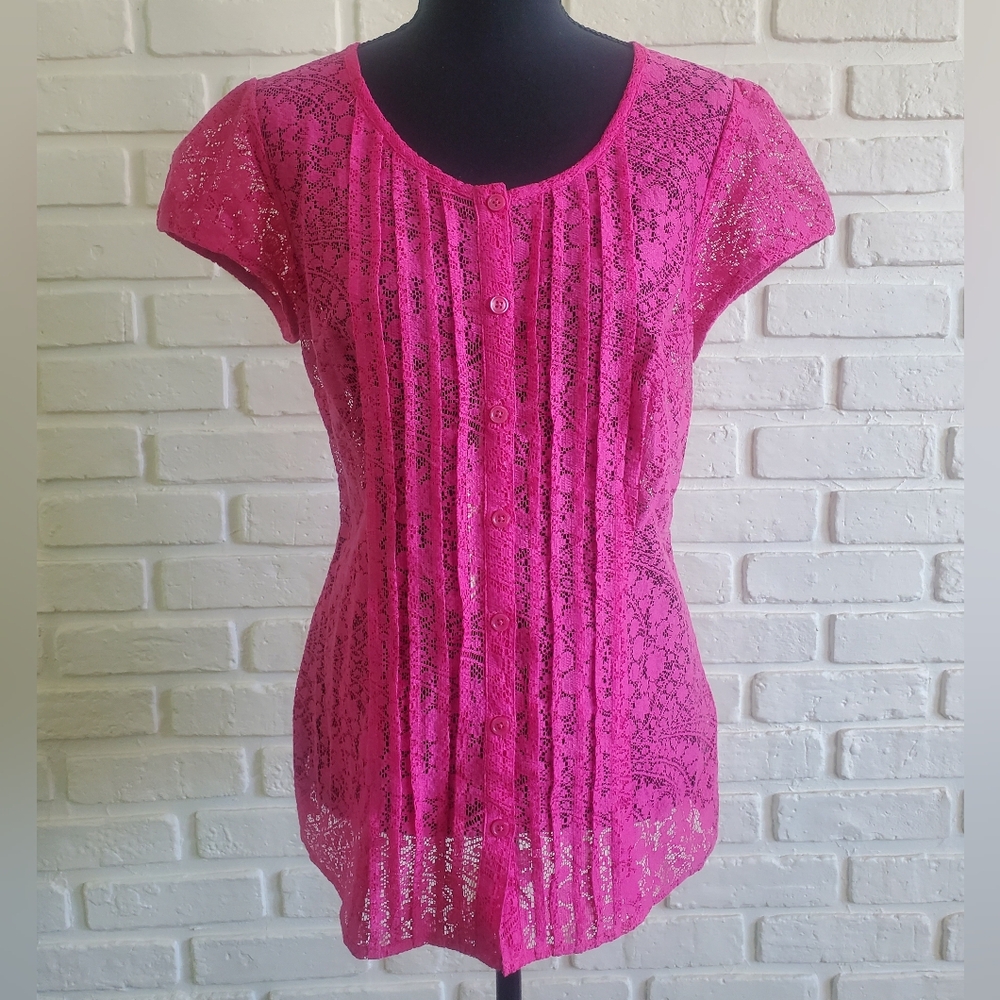 NWT Van Heusen Floral Lace Blouse Top Pintuck Pleats Short Sleeves Fuschia Pink